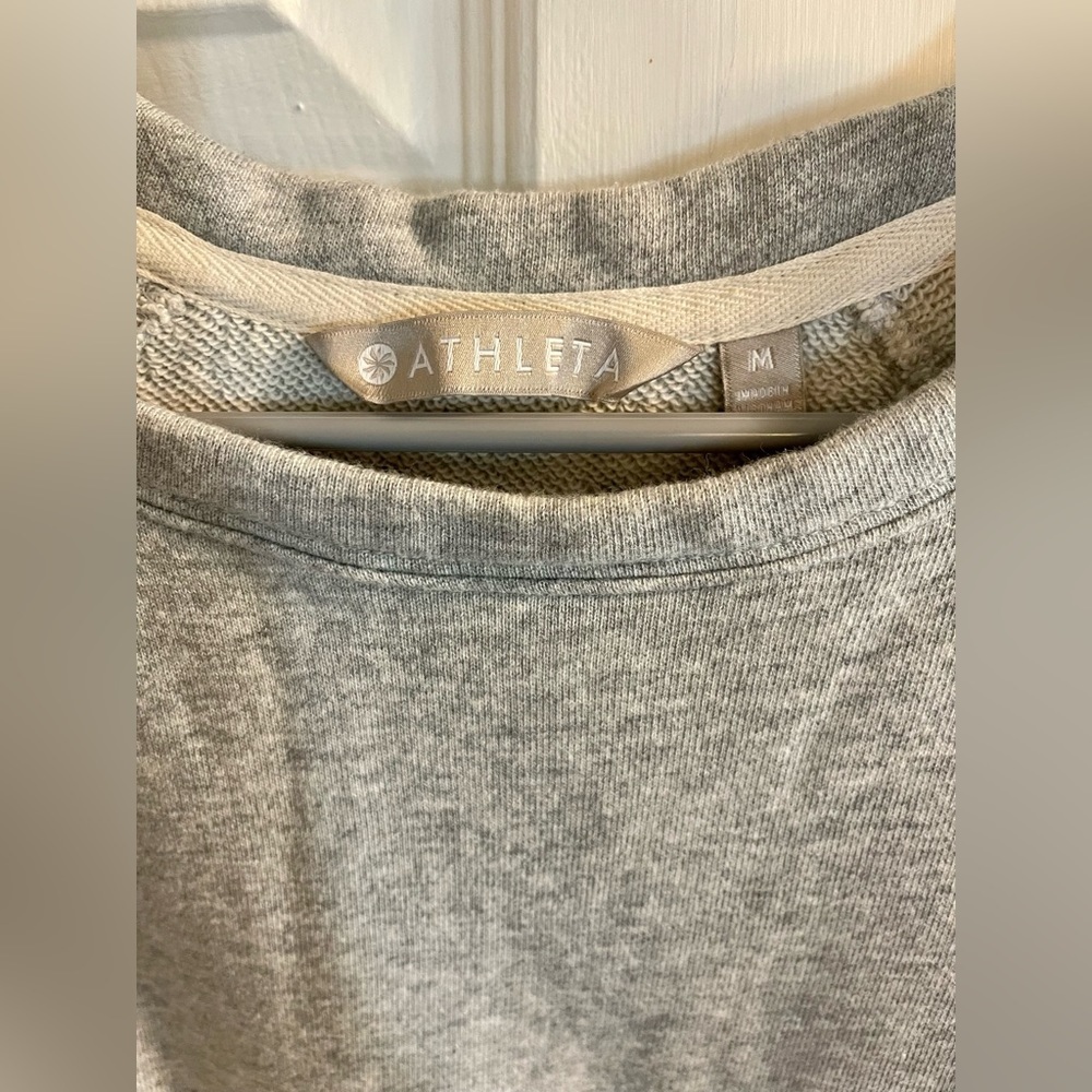 Athleta Side Tie Athletic Athleisure Gray
Sweater Women's Size M - Picture 5 of 7